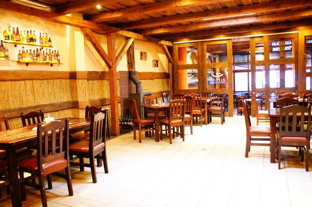 Grillbar Penzion & Restaurant Spišská Nová Ves Exterior foto